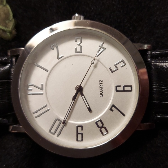 Vintage Accutime Classic Quartz Watch - Picture 9 of 9